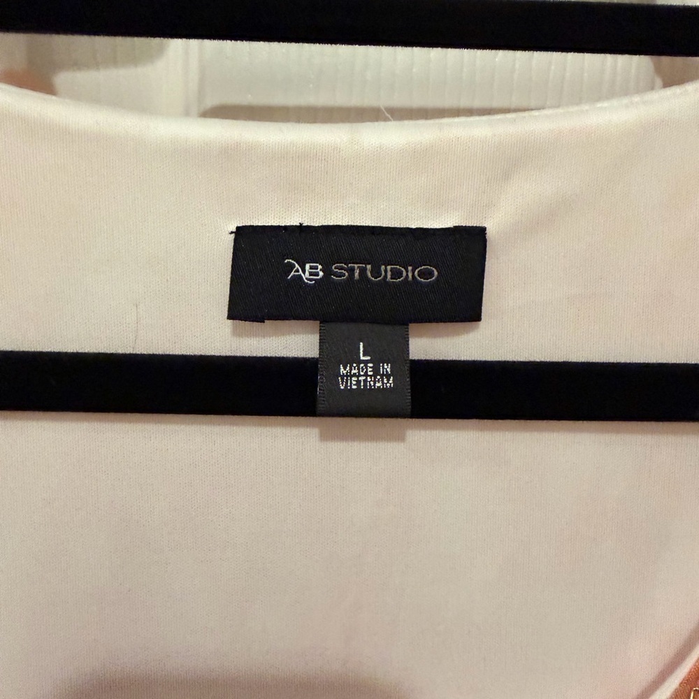 AB Studio Peach and White Sleeveless Blouse - Picture 3 of 4